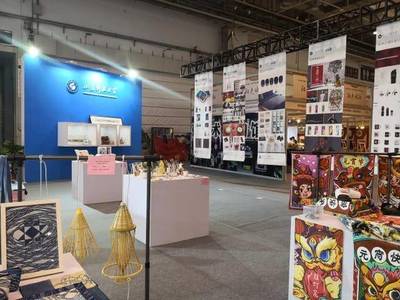 點(diǎn)贊!大學(xué)生用文創(chuàng)產(chǎn)品詮釋青島的活力和時(shí)尚